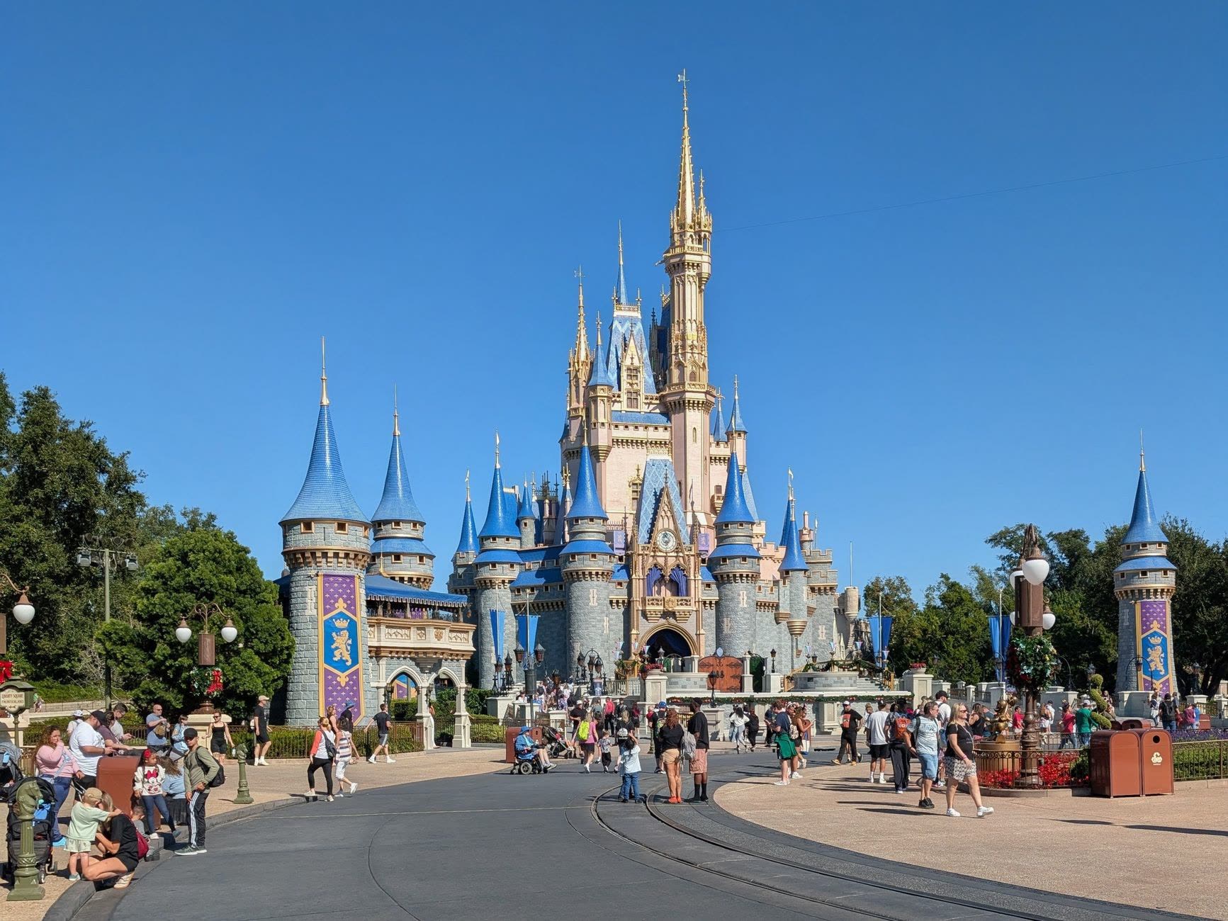 Castelo da Cinderela no Magic Kingdom em um dia de sol